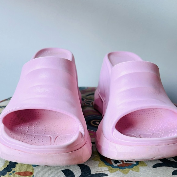 Givenchy Marshmallow Wedge Sandals Rubber In Pink size 11 - Picture 5 of 7